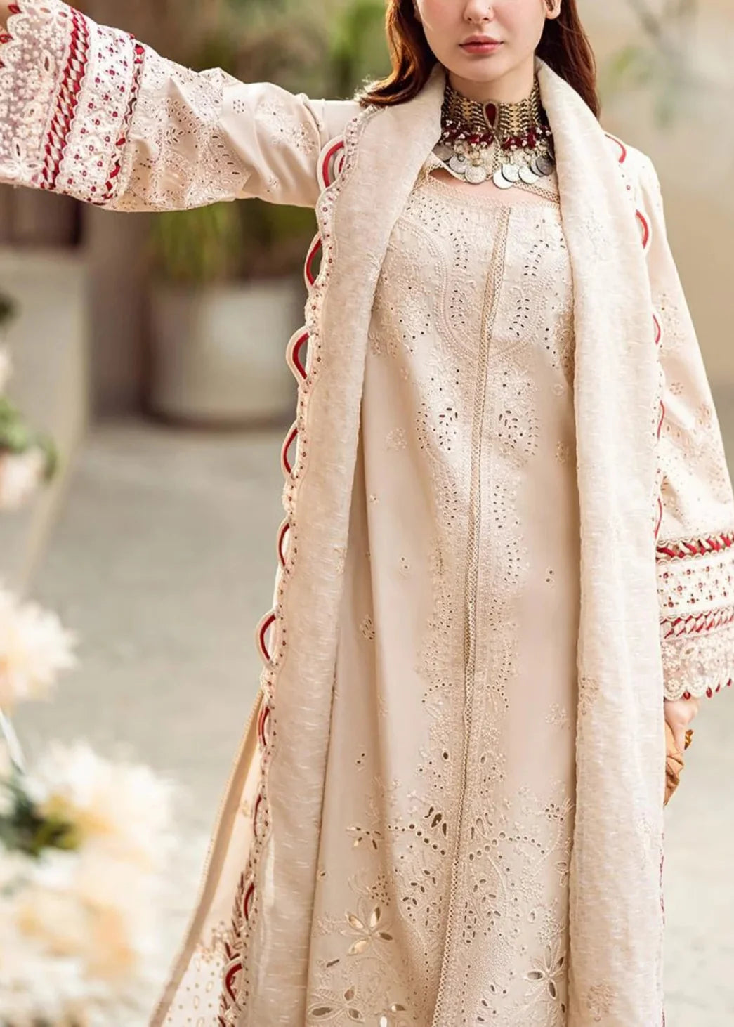 Grace S1236-Embroidered 3pc CHIKANKARI Lawn Dress With Embroidered CHIKANKARI Organza Dupatta.