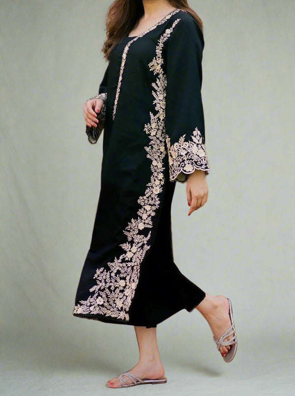 Grace S691-Embroidered 2PC Lawn dress.